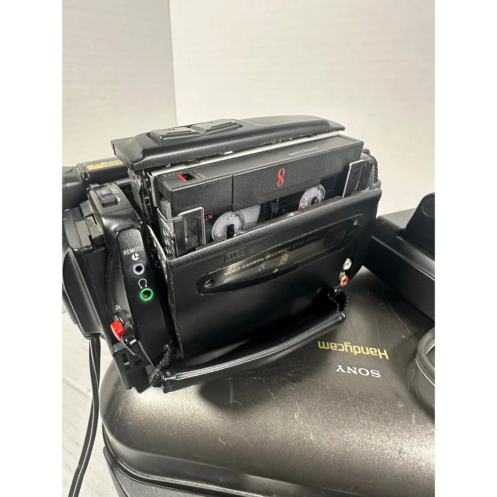 Sony Handycam Video 8 CCD-TR91 Camcorder Bundle SteadyShot 10x Zoom NTSC Case
